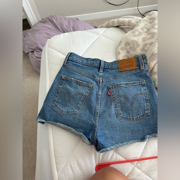 Levi size 26 rib cage shorts. Excellent condition. High rise. Button closure - Picture 8 of 8